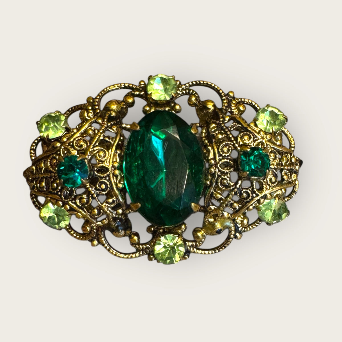 Vintage Emerald & Peridot Rhinestone Filigree Brooch – Antique Gold Setting