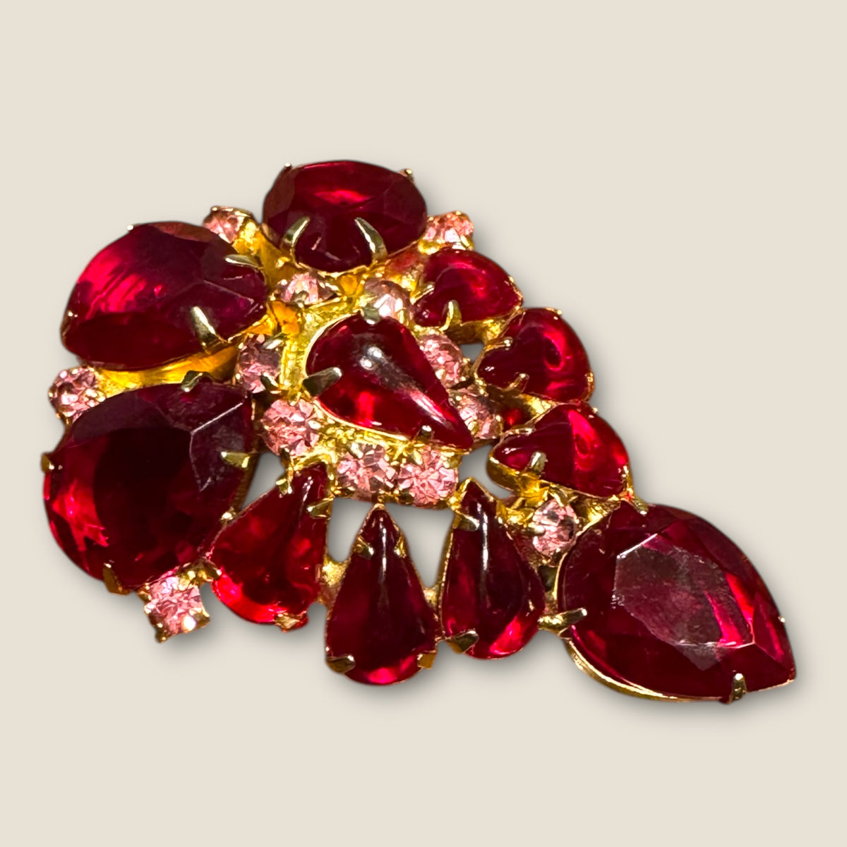 Vintage Ruby Red Pear-Cut Cluster Brooch – Mid-Century Radiance