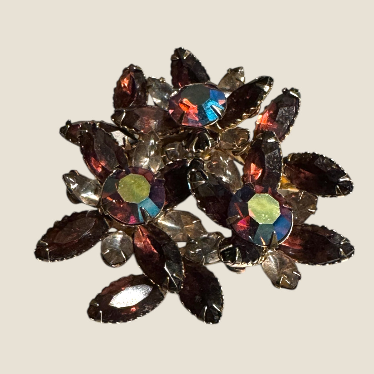Mid-Century Amethyst Aurora Borealis Starburst Spray Brooch – Radiant Gold-Tone Burst