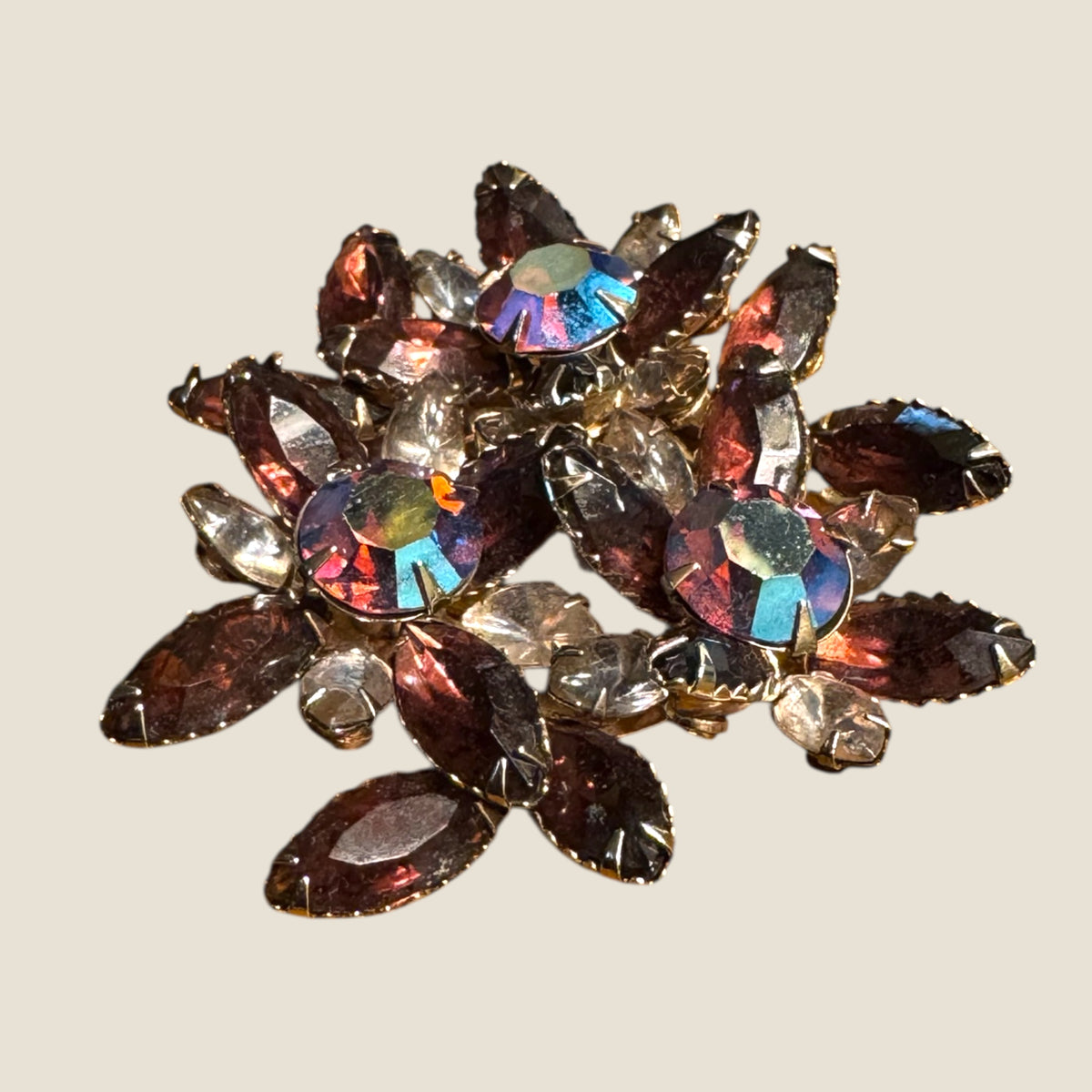 Mid-Century Amethyst Aurora Borealis Starburst Spray Brooch – Radiant Gold-Tone Burst