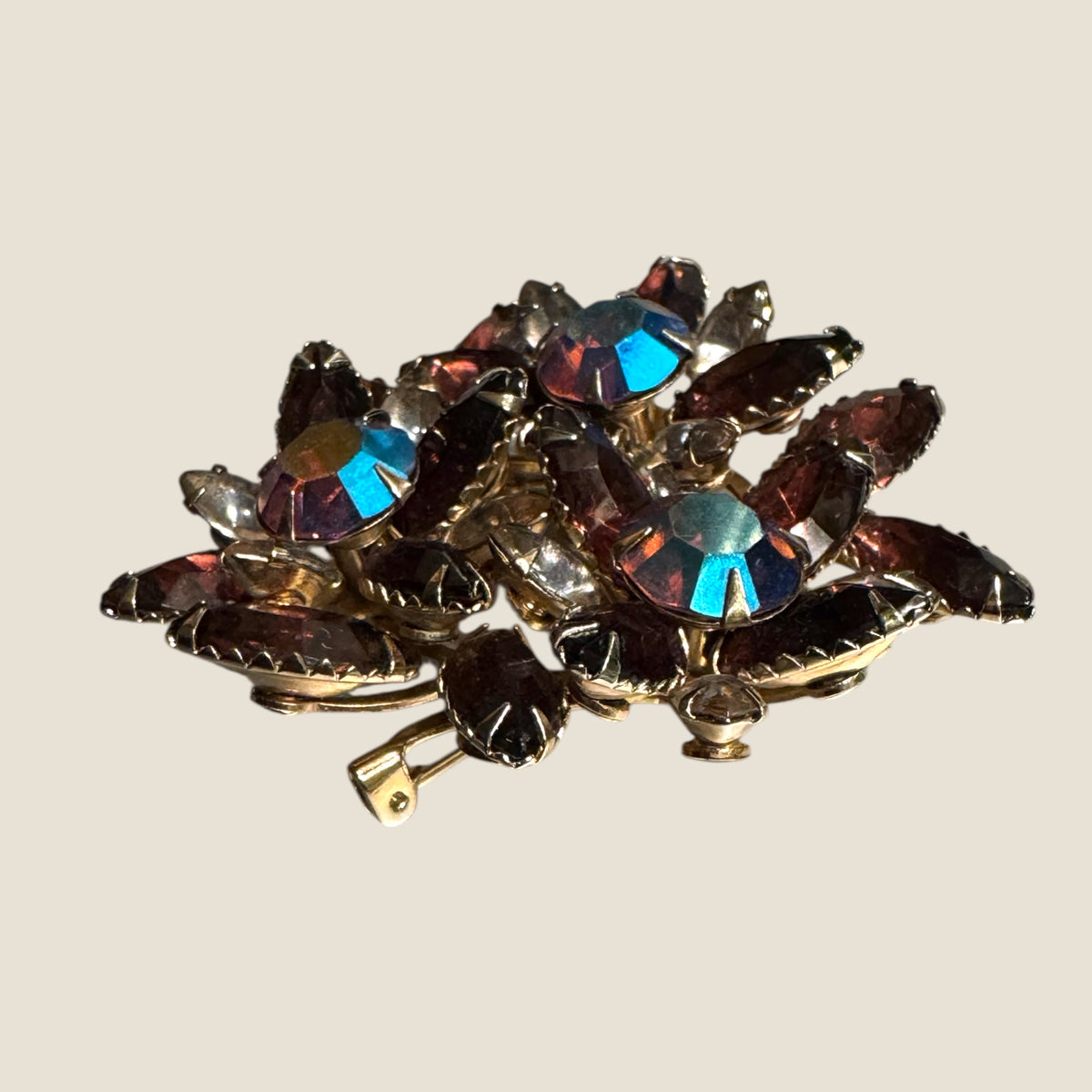 Mid-Century Amethyst Aurora Borealis Starburst Spray Brooch – Radiant Gold-Tone Burst