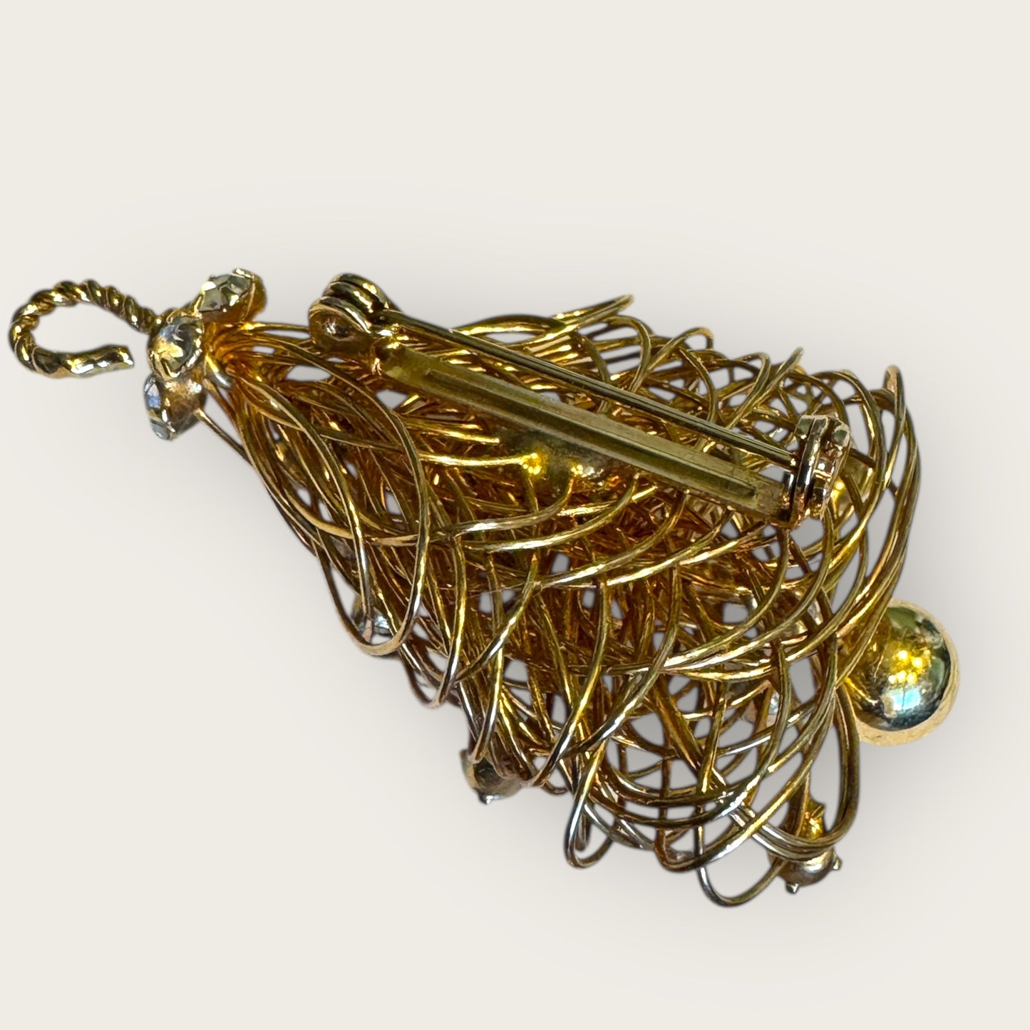 Vintage Wire-Wrapped Christmas Tree Brooch – Gold-Tone with Red & Green Rhinestones