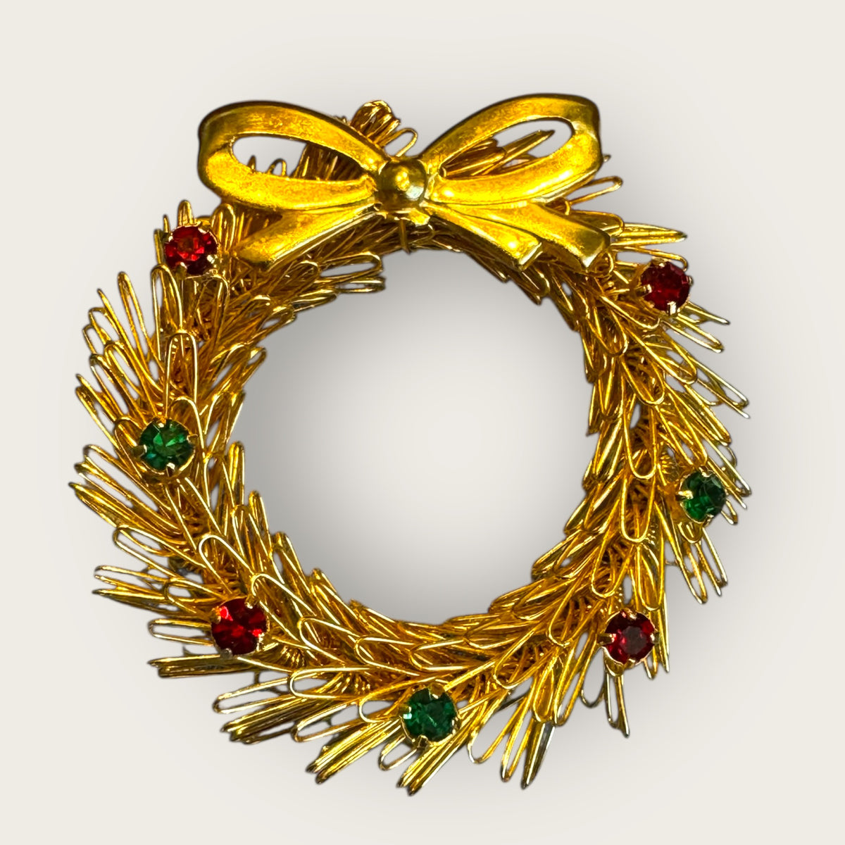 Vintage Wire-Wrapped Christmas Tree Brooch – Gold-Tone with Red & Green Rhinestones