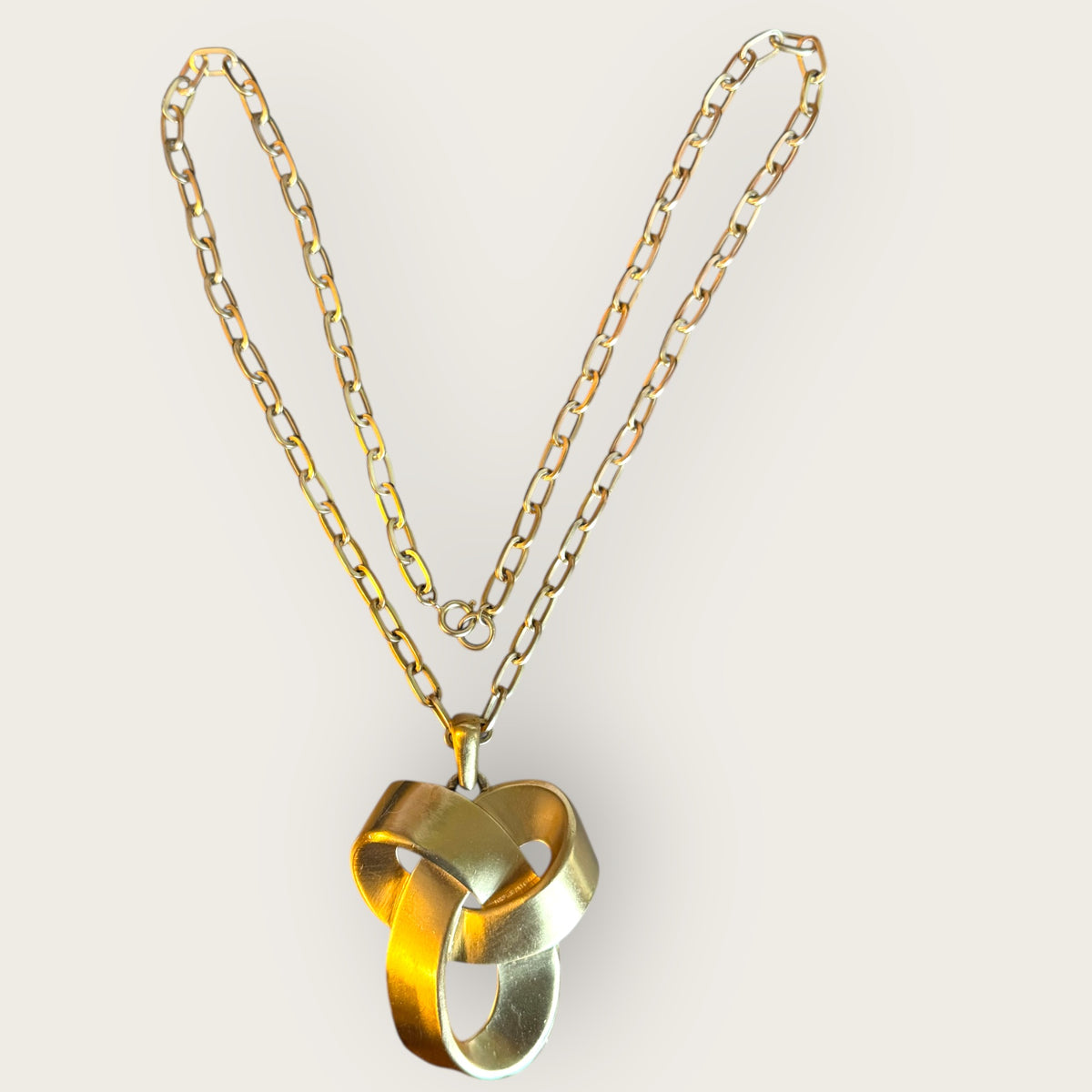 Vintage Crown Trifari Sculptural Ribbon Pendant Necklace – Long Paperclip Chain Statement Piece
