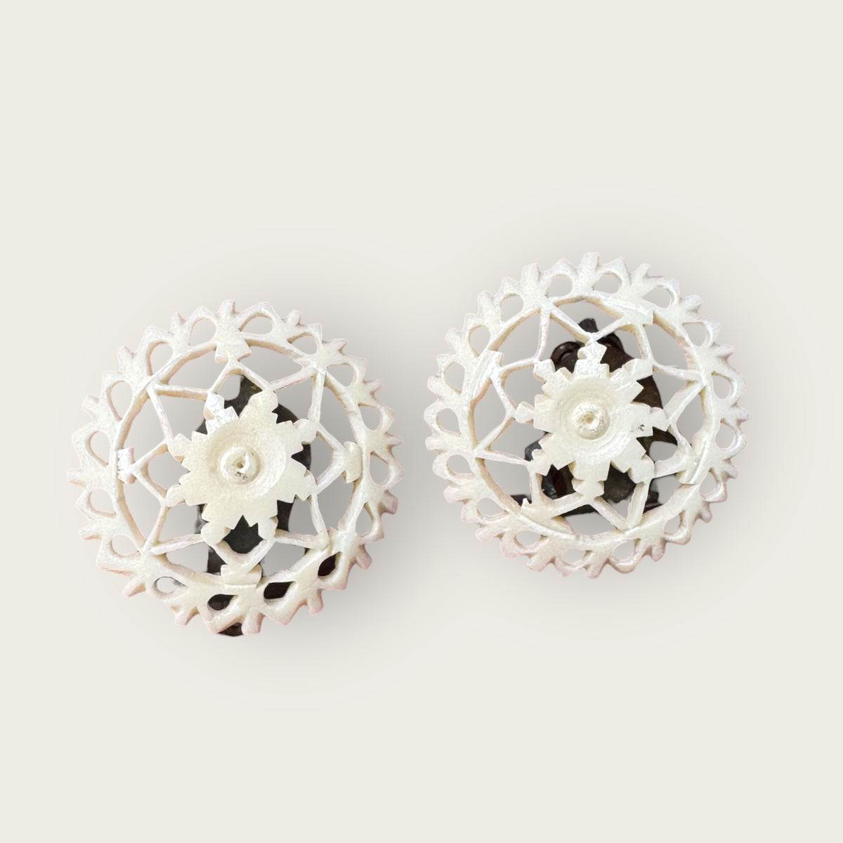 Vintage Carved Celluloid Filigree Floral Earrings – 1920s–1940s Cream Ivorine