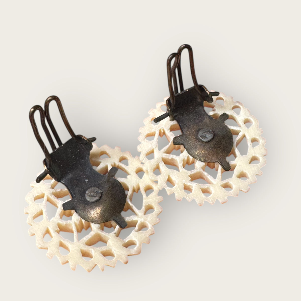 Vintage Carved Celluloid Filigree Floral Earrings – 1920s–1940s Cream Ivorine