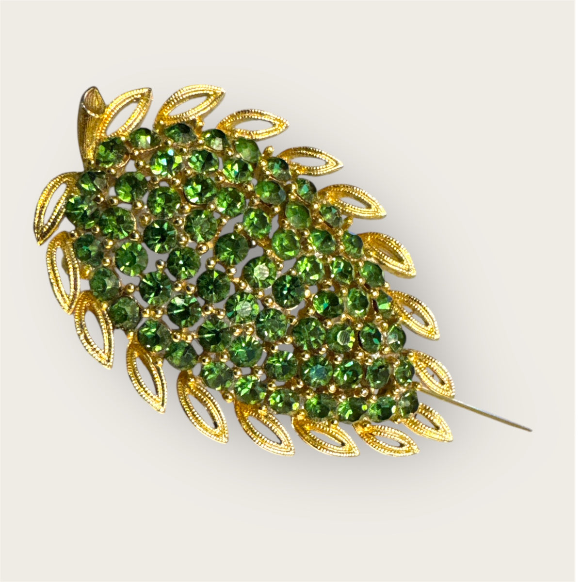 Vintage Lisner Gold Tone Green Rhinestone Leaf Brooch – Peridot Crystal Mid-Century Statement Pin