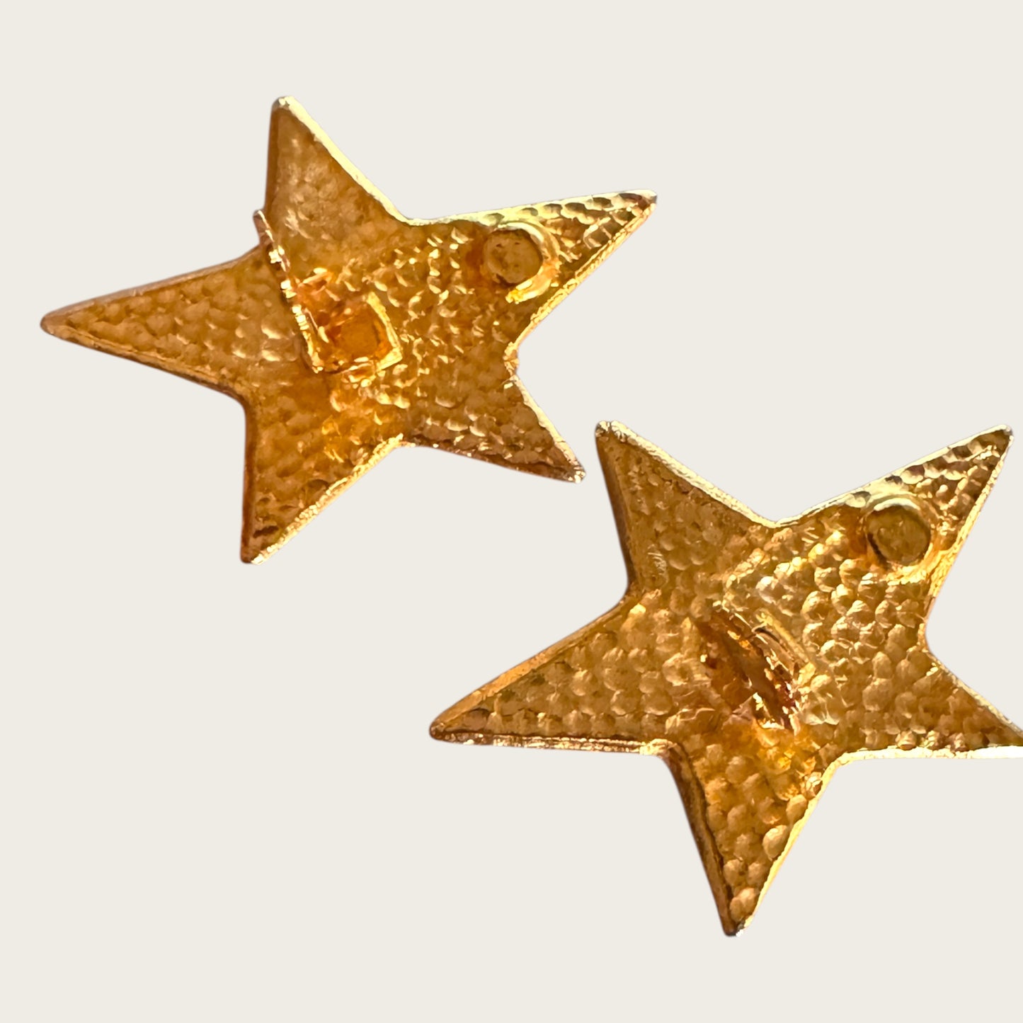 Vintage Five-Point Star Scrollwork Clip-On Earrings – Granulated Texture Gold Tone
