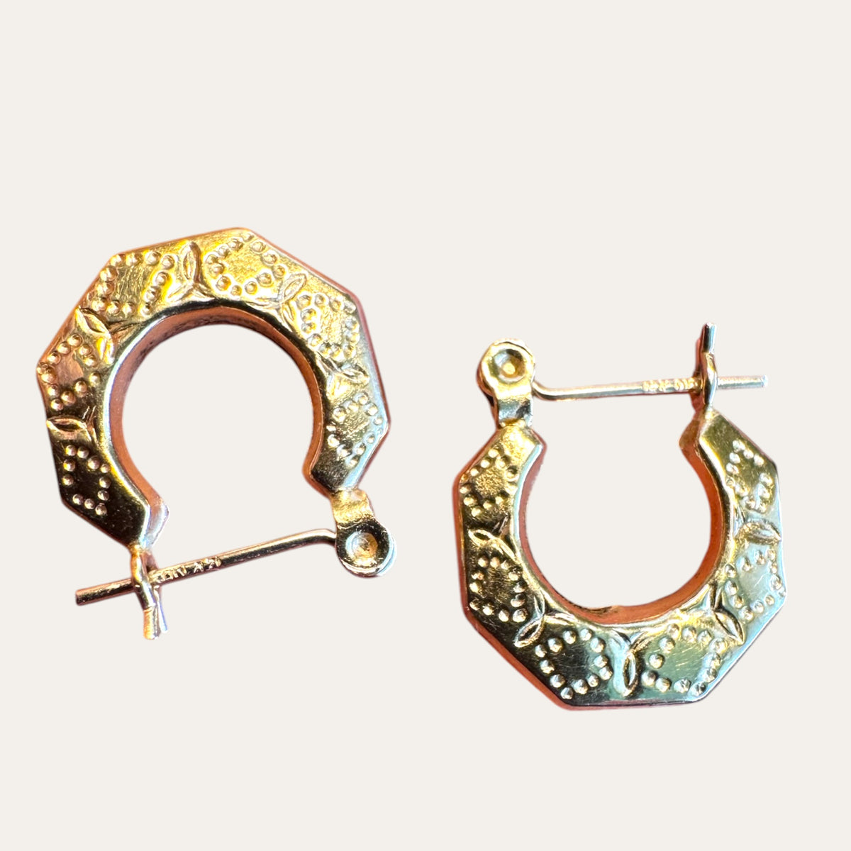 Vintage 14K Yellow Gold Diamond-Cut Huggie Hoop Earrings