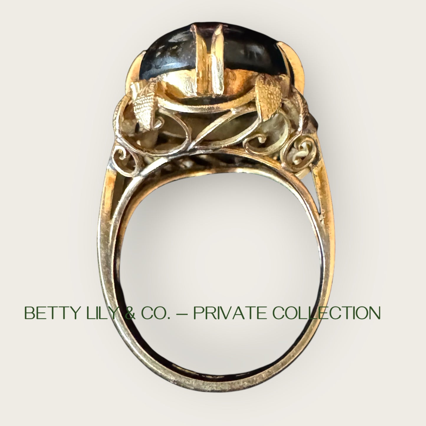 Vintage 18k Gold Tiger’s Eye Cabochon Ring | Private Collection