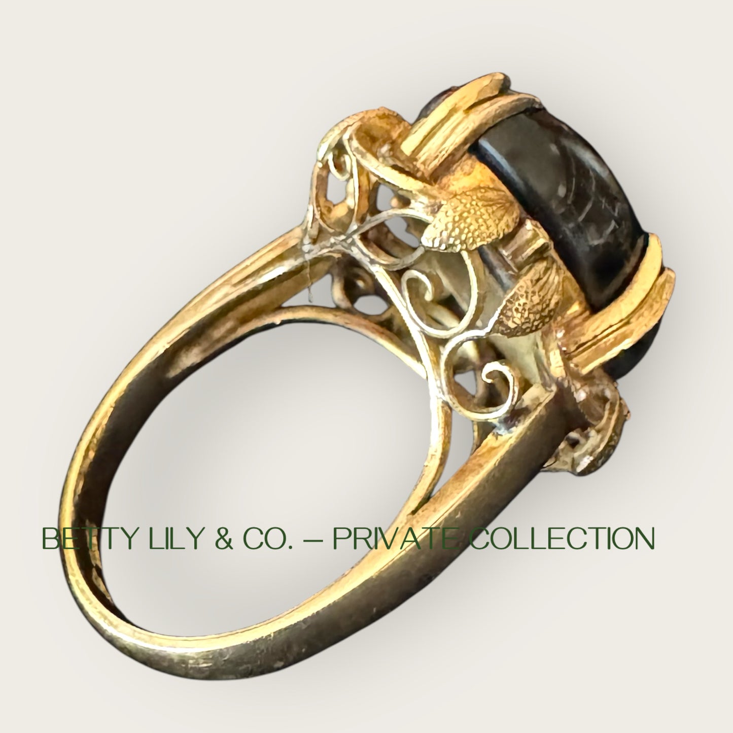 Vintage 18k Gold Tiger’s Eye Cabochon Ring | Private Collection