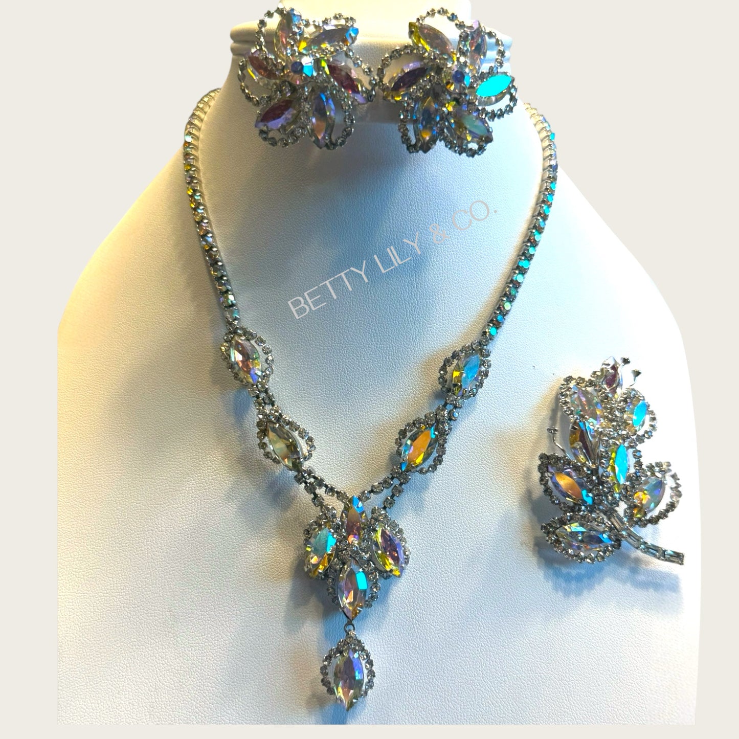 Vintage Weiss Aurora Borealis Four-Piece Parure – Necklace, Clip Earrings & Dual Brooch Set – Mid-Century AB Navette & Rivoli – Signed