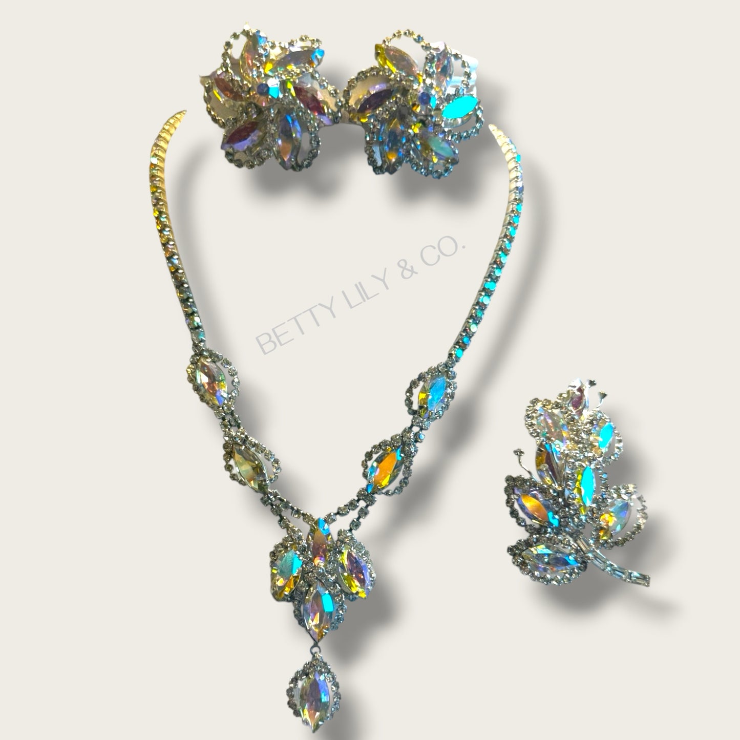 Vintage Weiss Aurora Borealis Four-Piece Parure – Necklace, Clip Earrings & Dual Brooch Set – Mid-Century AB Navette & Rivoli – Signed