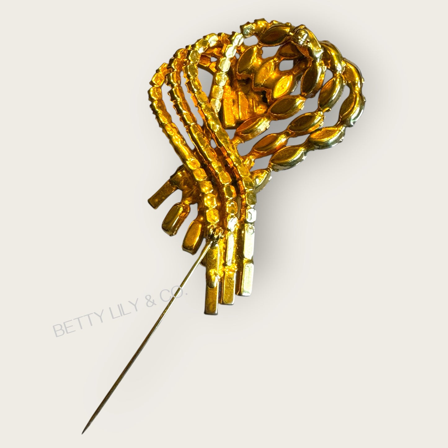 Mid-Century Emerald & Aurora Borealis Rhinestone Swirl Brooch – Unsigned Hobé Style