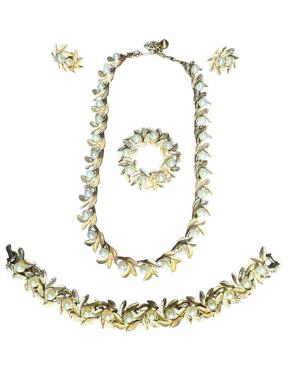 Vintage 1970s Avon 4-Piece Jewelry Set – Gold-Tone Leaf & Pearl Necklace, Bracelet, Earrings & Brooch