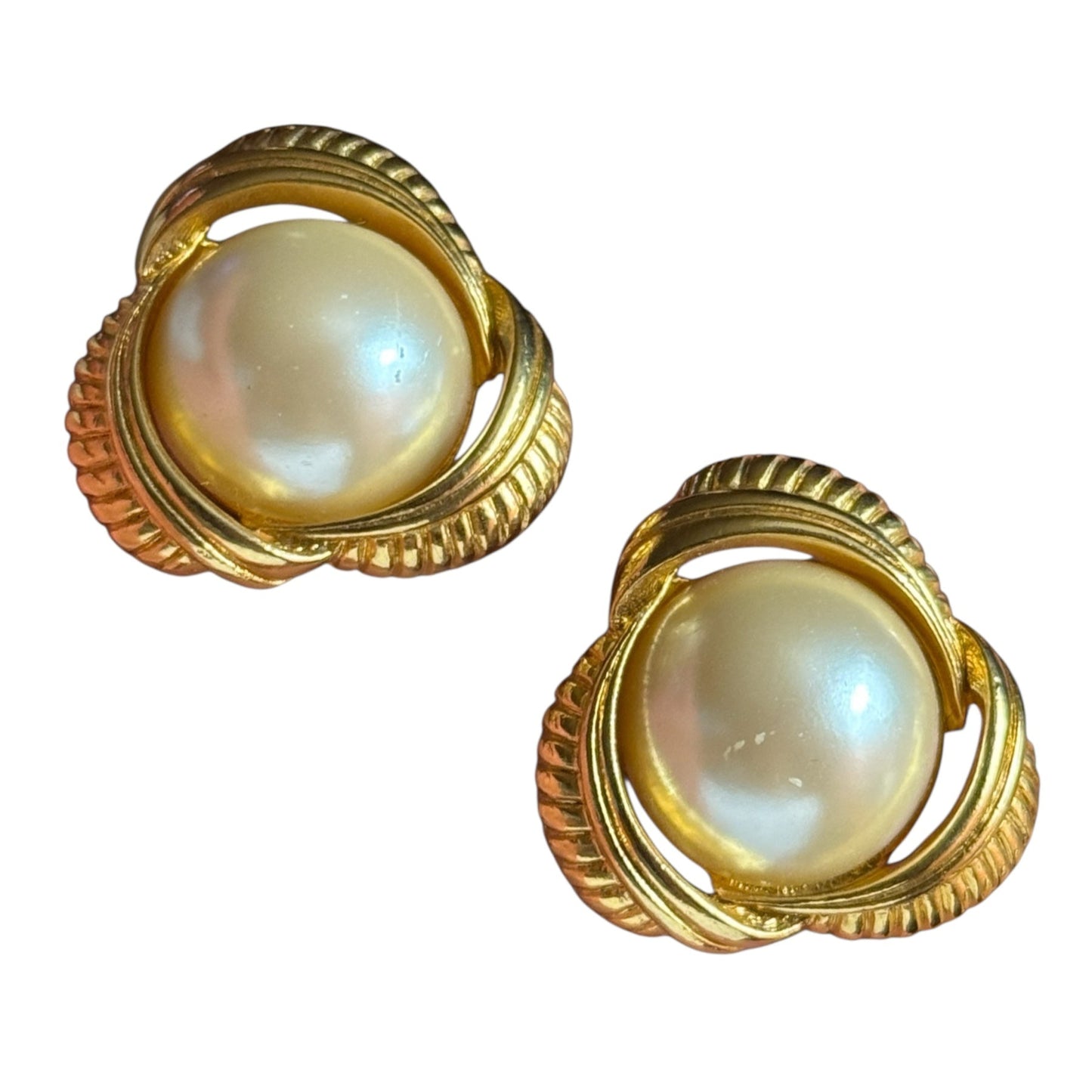 Vintage Sarah Coventry gold tone faux pearl clip-on earrings – 1960s mid-century classic