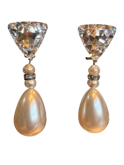 Vintage Runway-Style Clip-On Earrings – Triangle Crystal & Pearl Drop with Rhinestone Rondelle