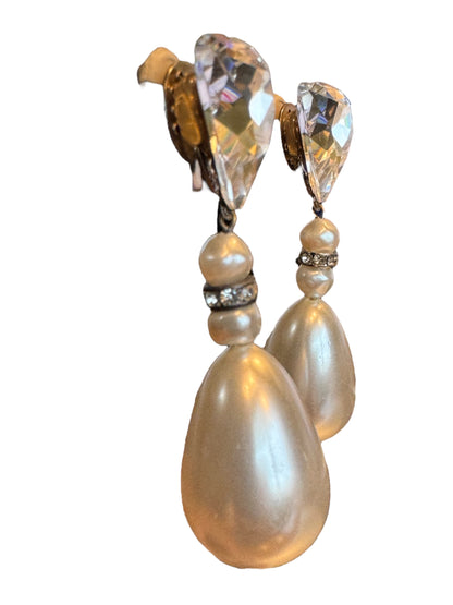 Vintage Runway-Style Clip-On Earrings – Triangle Crystal & Pearl Drop with Rhinestone Rondelle