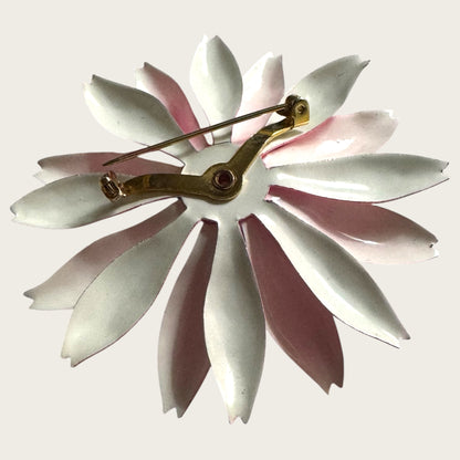 Vintage 1970s Pink Enamel Flower Brooch – Two-Tone Metal Daisy Pin