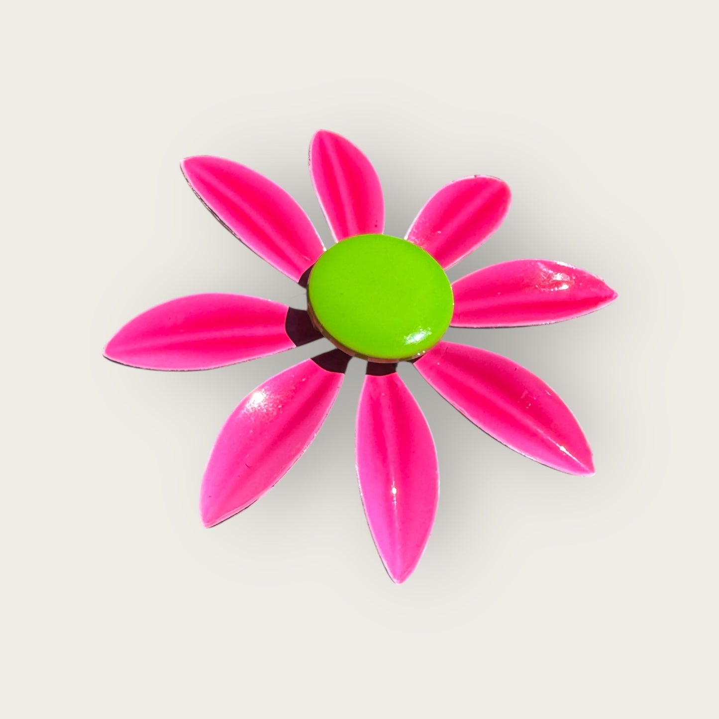 Vintage 1960s Hot Pink and Green Enamel Flower Brooch – Mod Daisy Pin