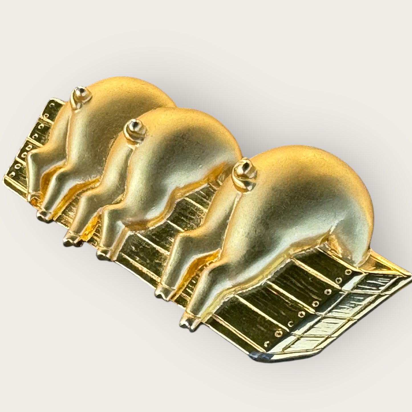 Vintage JJ Signed Three Pigs at Trough Brooch – Gold-Tone Figural Pin