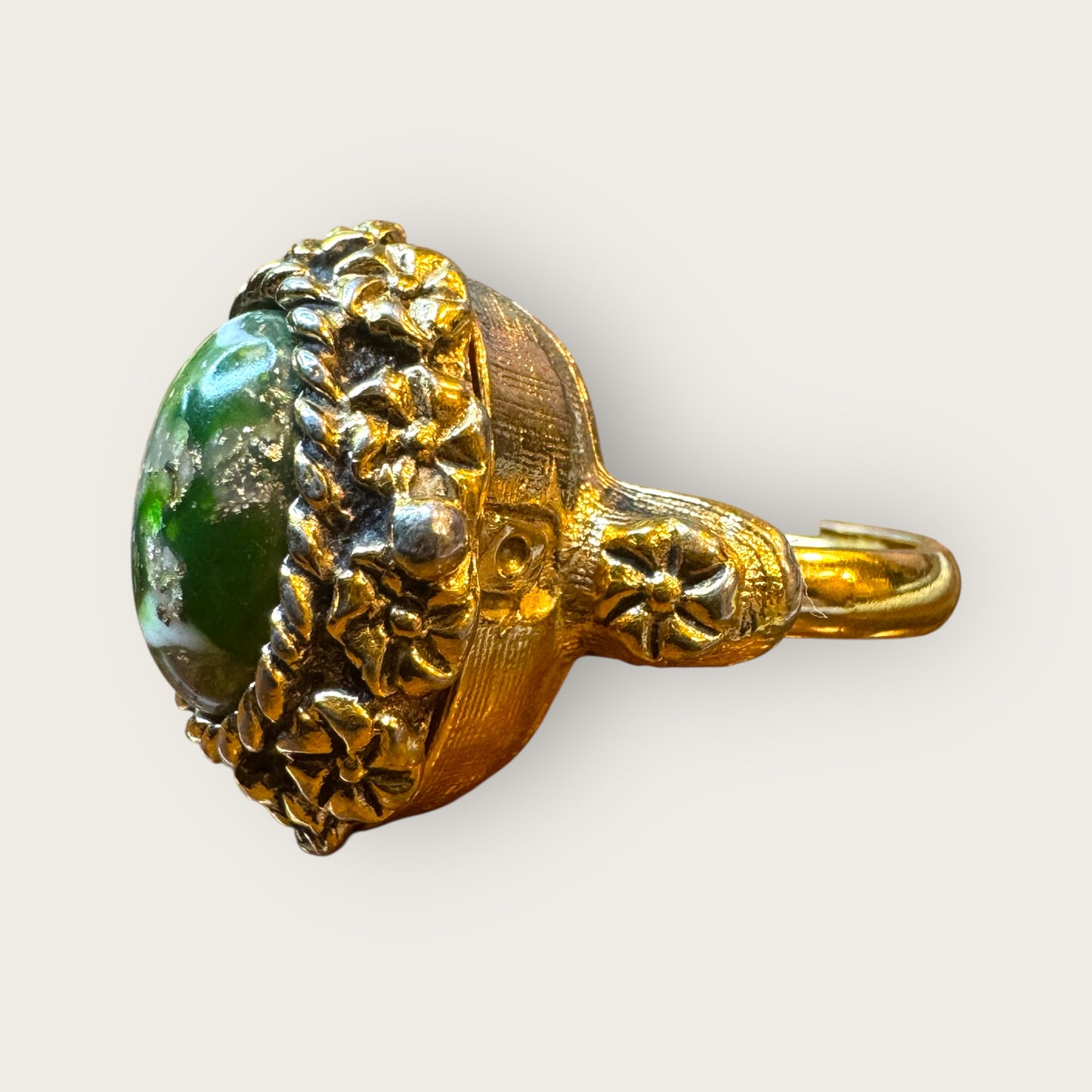 Vintage Sarah Coventry Adjustable Perfume Ring – Green Cabochon, Gold Tone Filigree, Secret Locket Design