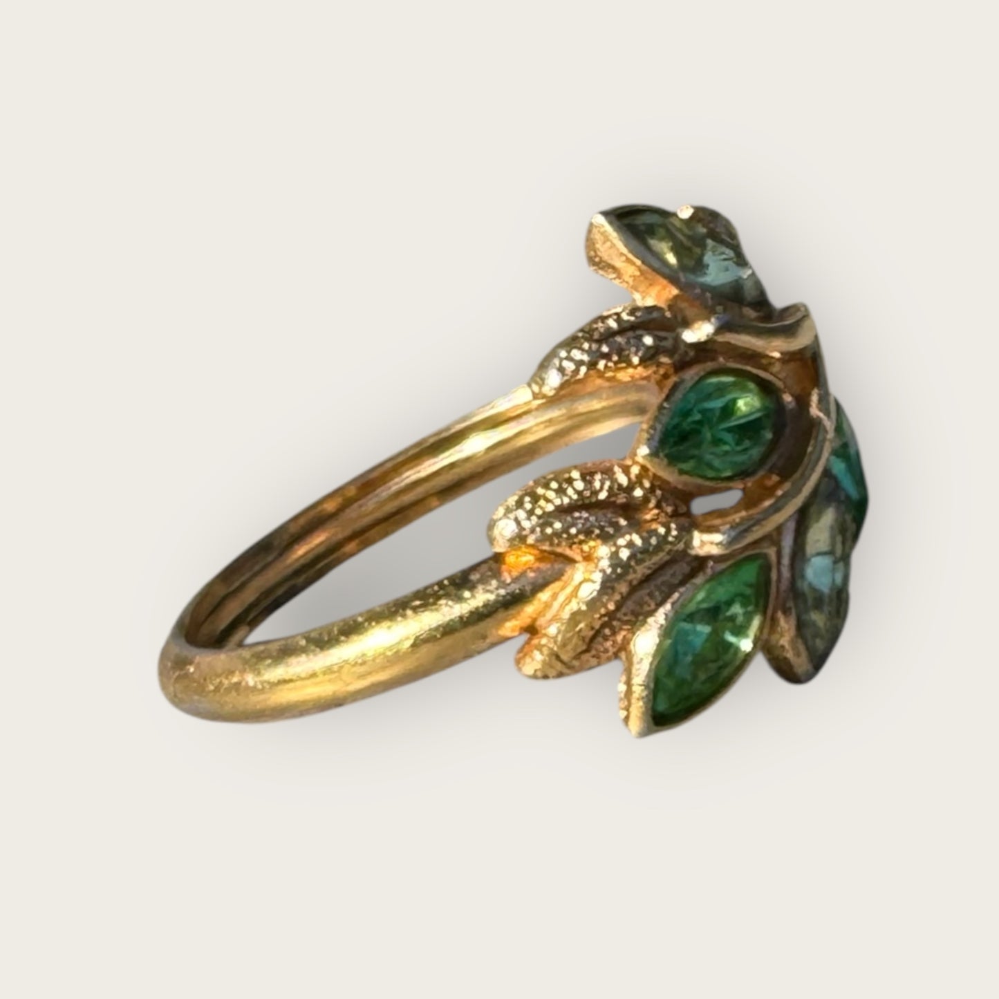 Vintage Signed Avon Gold Tone Leaf Ring with Peridot Marquise Stones and Uranium Glass