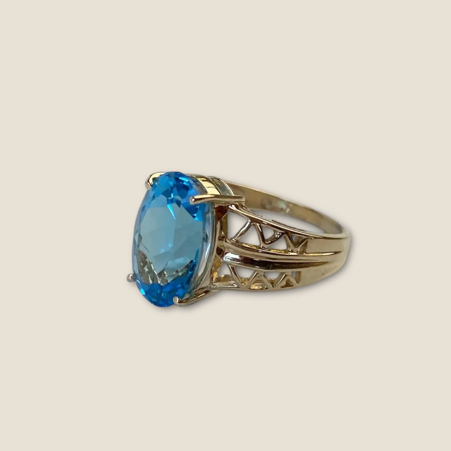 Vintage 14K Yellow Gold Large Blue Topaz Ring – Size 6.5 Estate Jewelry