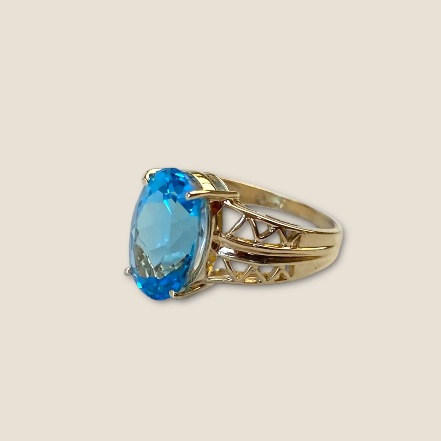 Vintage 14K Yellow Gold Large Blue Topaz Ring – Size 6.5 Estate Jewelry
