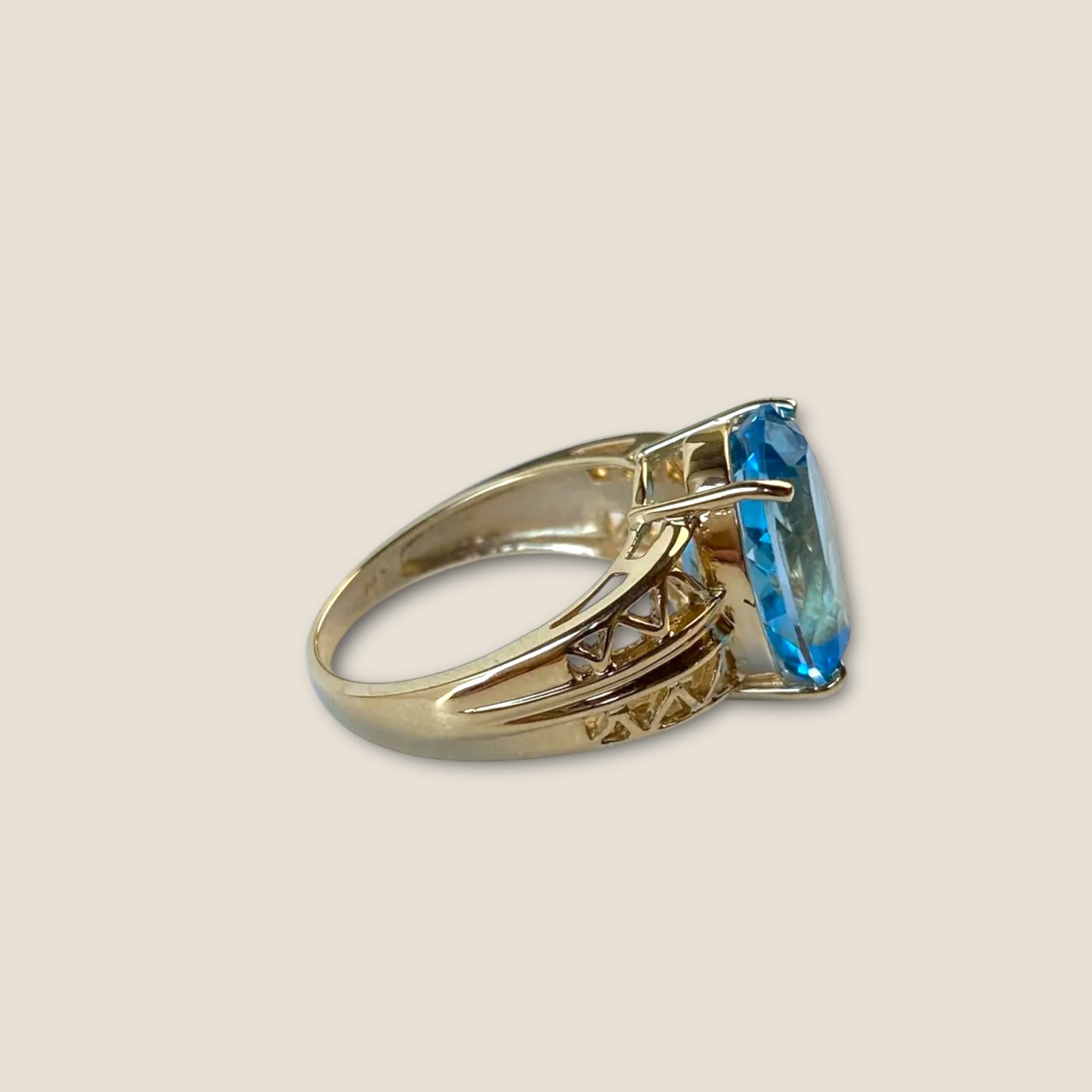Vintage 14K Yellow Gold Large Blue Topaz Ring – Size 6.5 Estate Jewelry