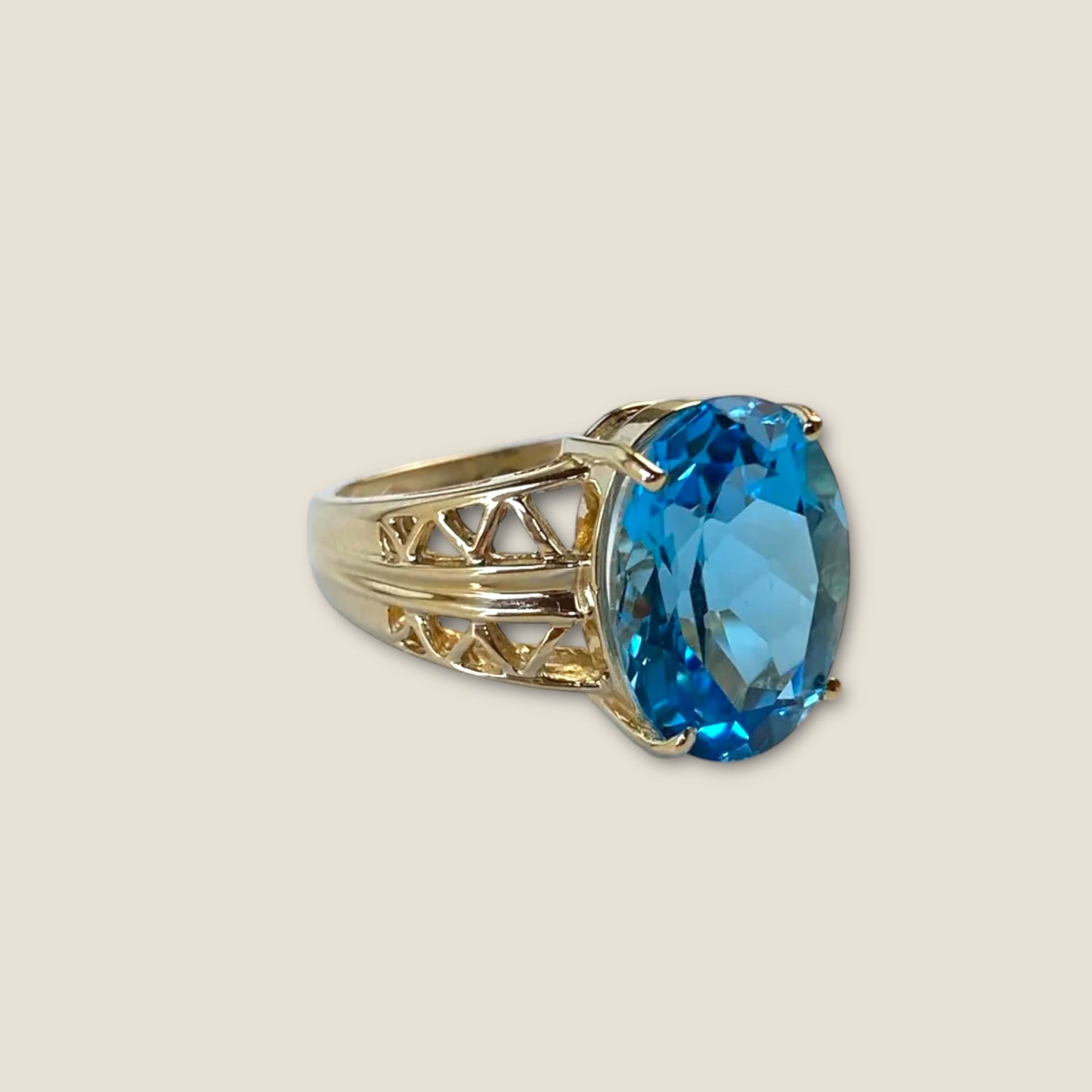 Vintage 14K Yellow Gold Large Blue Topaz Ring – Size 6.5 Estate Jewelry