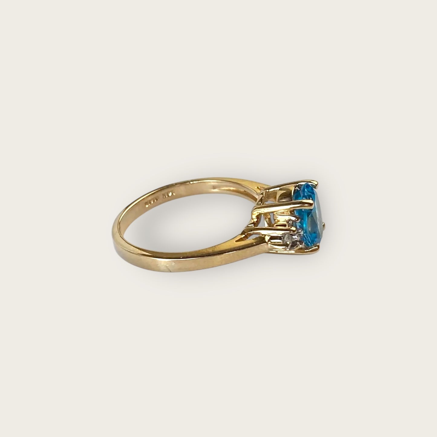 Vintage Solid 14K Yellow Gold Blue Topaz and Diamond Ring – Size 5.75 – Genuine Estate Jewelry