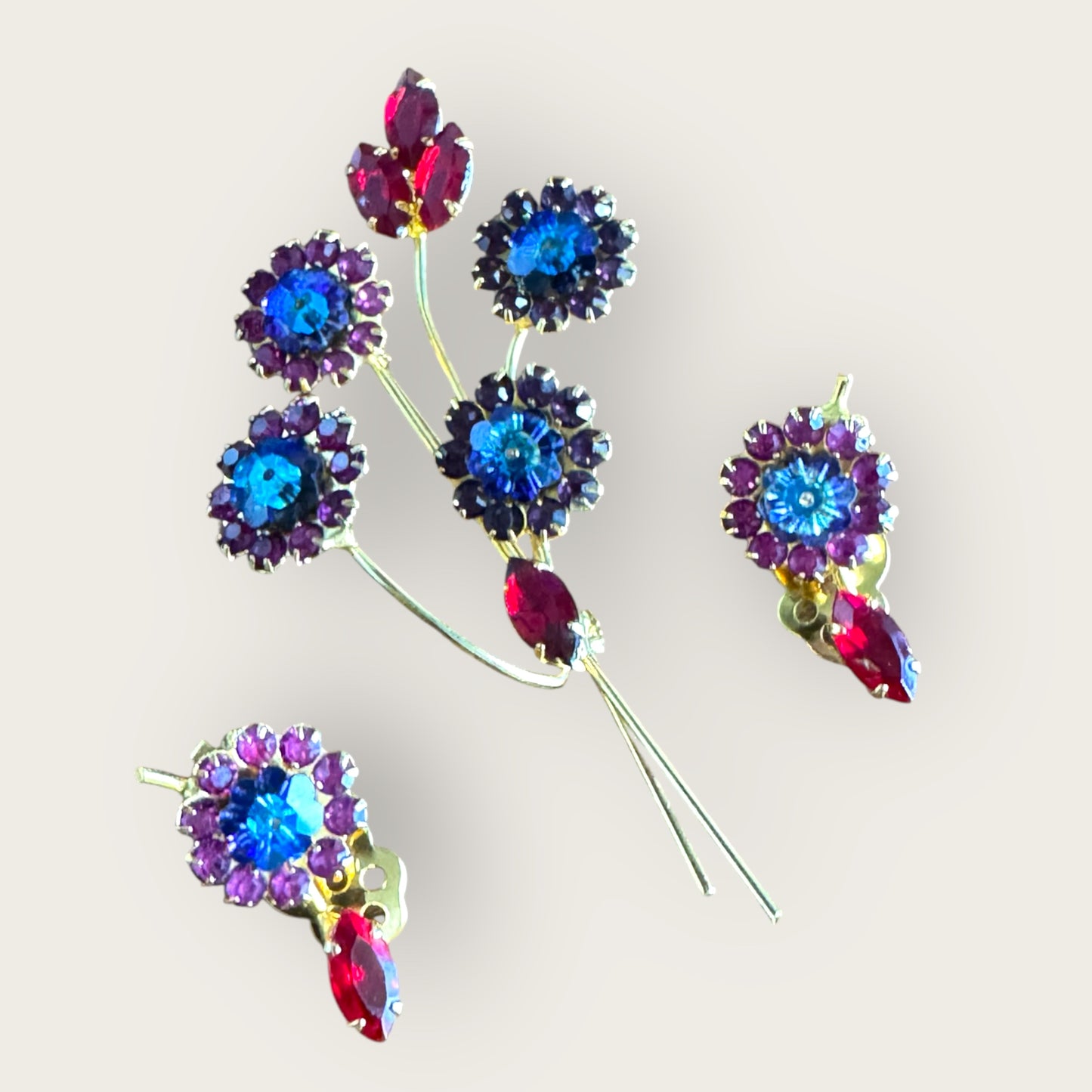 Vintage 1950s–1960s Rhinestone Floral Stem Brooch and Clip-On Earrings Set – Blue, Purple, Red Crystal Bouquet