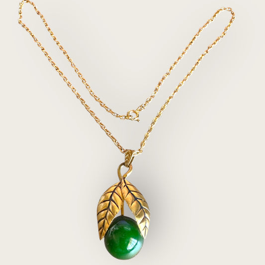 Vintage Green Bakelite Orb Pendant Necklace – Gold Tone Leaf Design, 1940s Retro Statement