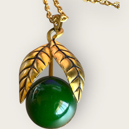 Vintage Green Bakelite Orb Pendant Necklace – Gold Tone Leaf Design, 1940s Retro Statement