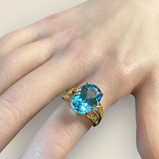 Vintage 14K Yellow Gold Large Blue Topaz Ring – Size 6.5 Estate Jewelry