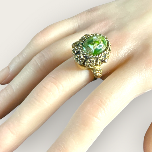 Vintage Sarah Coventry Adjustable Perfume Ring – Green Cabochon, Gold Tone Filigree, Secret Locket Design