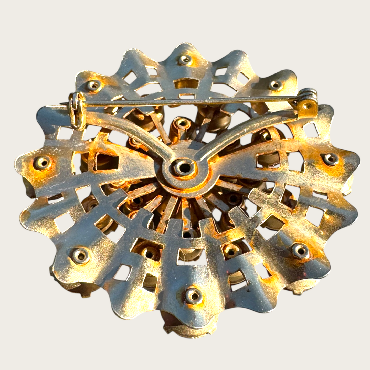 Vintage Mid-Century Pink Rhinestone Domed Starburst Brooch – Layered Openwork Gold Tone