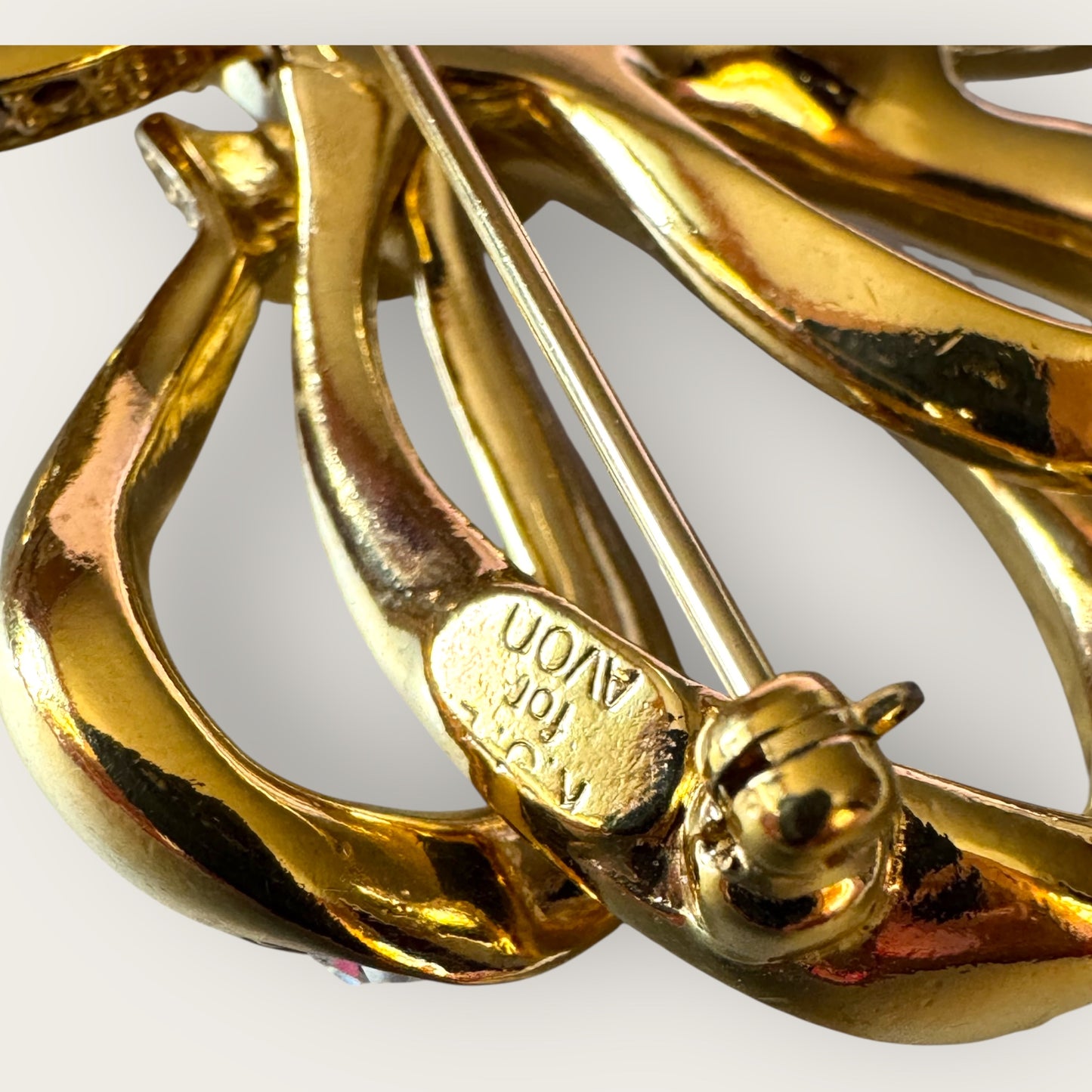 KJL for Avon Vintage Crystal Bow Brooch – Gold-Tone Double Ribbon Statement