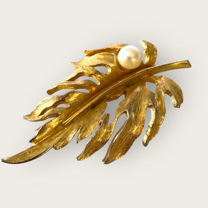 Vintage Capri Cultured Pearl Leaf Brooch – Textured Gold-Tone Statement Pin