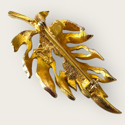 Vintage Capri Cultured Pearl Leaf Brooch – Textured Gold-Tone Statement Pin