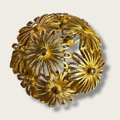 Vintage Monet Gold-Tone Layered Daisy Brooch – Dimensional Floral Dome