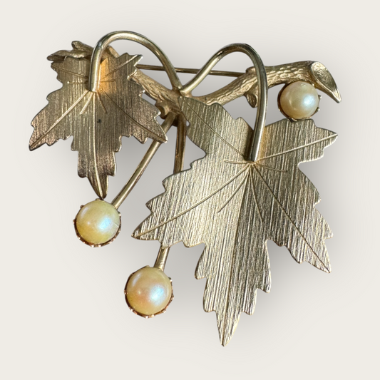 Vintage Sarah Coventry Grape Leaf Brooch with Cultured Pearls – Signed, 1960s Botanical Jewelry