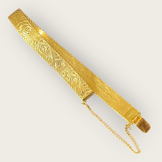 Vintage 1950s Monet Gold-Tone Rose Embossed Bracelet with Safety Chain – Signed Mid-Century Elegance