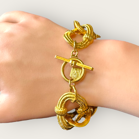 Vintage Anne Klein Textured Gold-Tone Link Bracelet with Toggle Clasp – Lion Head Tag