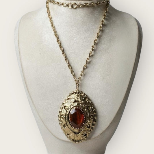 Vintage 1970s Gold-Tone Statement Pendant Necklace – Ornate Embossed Setting with Amber Glass Stone