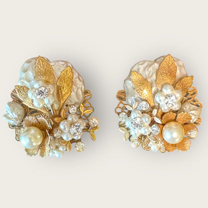 Unsigned Beau Jewels Vintage Gold-Tone & Faux Pearl Floral Clip-On Earrings – Mid-Century Statement Jewelry