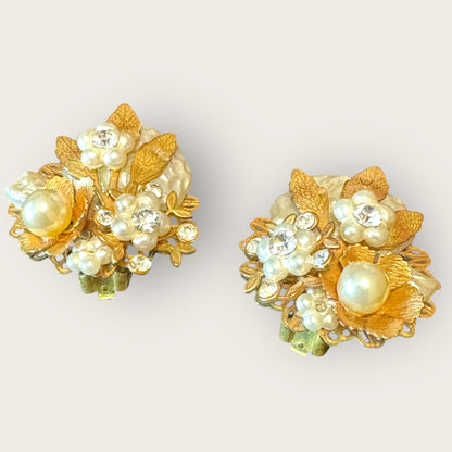 Unsigned Beau Jewels Vintage Gold-Tone & Faux Pearl Floral Clip-On Earrings – Mid-Century Statement Jewelry