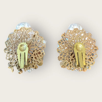 Unsigned Beau Jewels Vintage Gold-Tone & Faux Pearl Floral Clip-On Earrings – Mid-Century Statement Jewelry