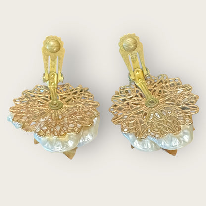 Unsigned Beau Jewels Vintage Gold-Tone & Faux Pearl Floral Clip-On Earrings – Mid-Century Statement Jewelry